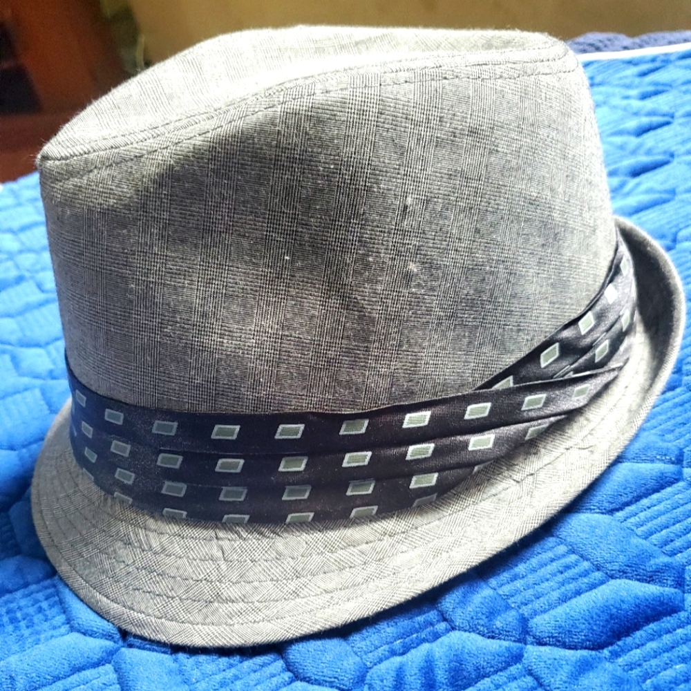 🙏 FEDORA mens hat gray with black sash. Size ML